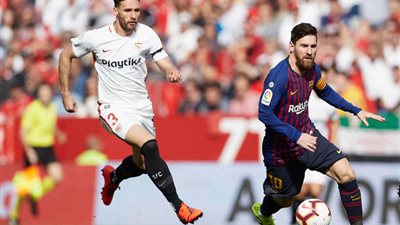 فيديو| ميسي يسجل هدفا عالميا في شباك إشبيلية