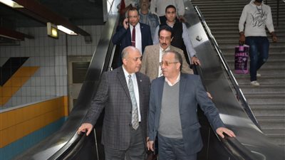 رئيس مترو الأنفاق والعضو المنتدب يتفقدان عدد من محطات الخط الثاني لمتابعة سير العمل