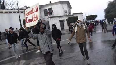 الجزائر: بوتفليقة يتجاهل دعوات سحب ترشحه في رسالة قرأها وزير الداخلية