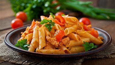 طريقة تحضير باستا الدجاج بالصلصة الحمراء