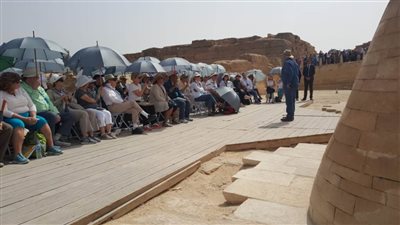 جولة لوفد أمريكي رفيع المستوى في الأهرامات بصحبة زاهي حواس (صور)