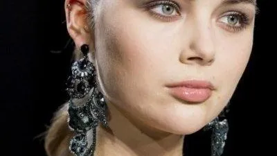 هكذا تعتمدين المكياج البرونزي لإطلالة مميزة 