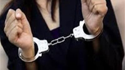 القبض على سيدة أثناء بيعها ذهب سرقته من أحد المساكن بالجمالية