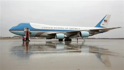 هبوط مفاجئ لطائرة ترامب في قطر