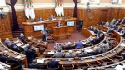 الجزائر: نواب يطالبون بإسقاط الحكومة
