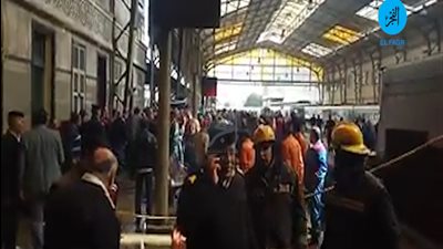 كردون أمني بمحطة سكك حديد مصر بعد نشوب حريق بجرار قطار 