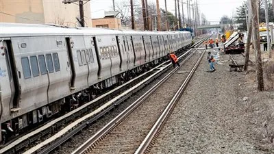 عاجل.. قطاران يدهسان سيارة ومصرع 3 أشخاص في أمريكا (صور)