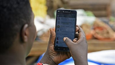 الملايين يعزفون عن الانترنت بسبب فرض ضرائب على مواقع التواصل فى أوغندا