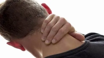 أسباب آلام الرقبة المتكرر وطرق التخلص منها