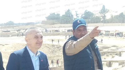 رئيس دولة ألبانيا يزور منطقة آثار الأهرامات وأبو الهول