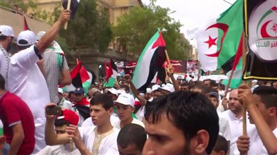 الجزائر: اشتعال حماس المتظاهرين بوصول جميلة بوحريد