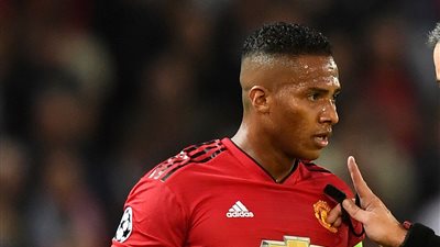 مانشستر يونايتد يفتح باب الرحيل أمام نجمه التاريخي