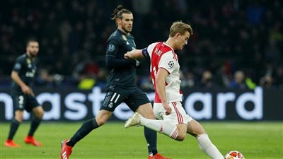 قائد أياكس يُغازل ريال مدريد