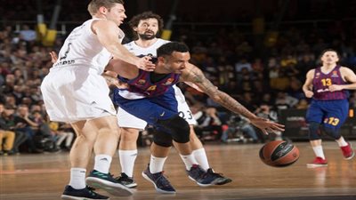 قبل الكلاسيكو.. برشلونة يكرر فوزه على ريال مدريد في السلة