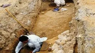 ضبط 3 أشخاص لاتهامهم بالتنقيب عن الآثار داخل منزل بقها