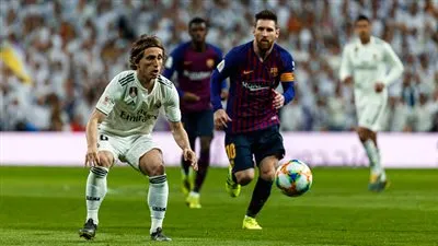 التشكيل الرسمي لكلاسيكو الأرض (برشلونة وريال مدريد)