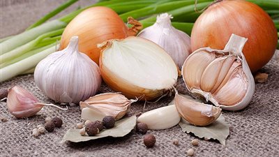 دراسة: الثوم والبصل يحميان من سرطان القولون