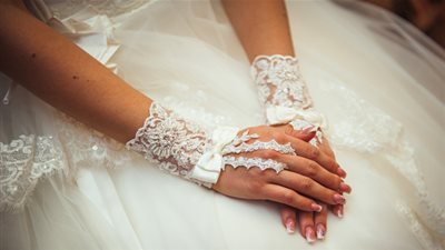 إليكِ أحدث تصاميم قفازات العرايس الدانتيل موسم 2019 (صور)