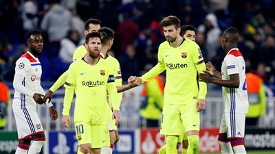 نجم ليون يتوعد ميسي وبرشلونة