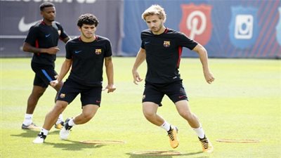 رسميا.. برشلونة يفسخ عقد لاعبه