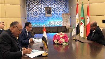 الاجتماع الثلاثي حول ليبيا: رفض التدخل الخارجي