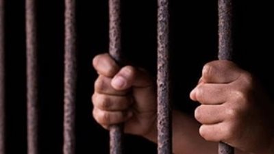 ضبط مدير مصنع لإنتاجه الملابس من مواد مجهولة المصدر بالسلام