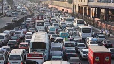 دراسة: المصريون لا يفضلون استخدام وسائل النقل الخاصة ويعانون من البحث عن مواقف لسياراتهم