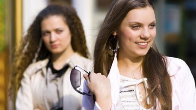 متى تنهي علاقتك بصديقة لكِ 