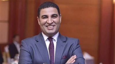 مصطفى ثابت يضع 