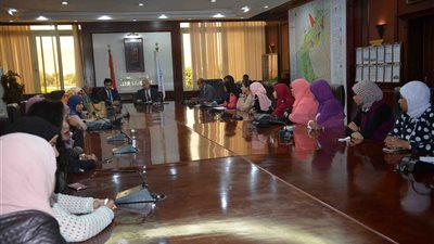 محافظ الأقصر يلتقي بالمكلفين بالخدمة العامة من خريجي الهندسة (صور)