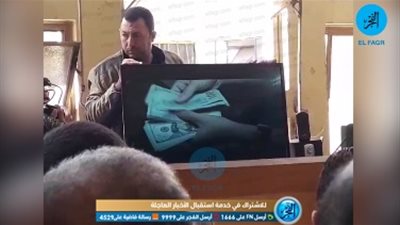 لحظة استقبال رئيس مصلحة الجمارك المتهم بالرشوة لباقي المتهمين ببورسعيد (فيديو)