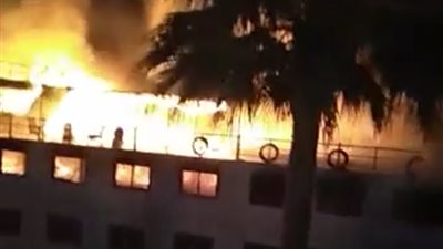 الدفع بـ8 سيارات إطفاء للسيطرة على حريق مركب نيلي في المعادي