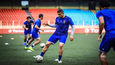 الأهلي يواجه الرطوبة في كينشاسا بالمياه والعصائر