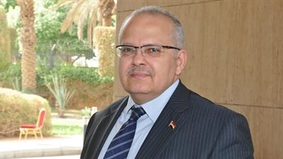 رئيس جامعة القاهرة يطلق مبادرة لدمج الطلاب ذوي الإعاقة السمعية