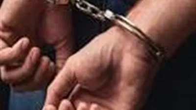 القبض على عاملين لسرقتهما 20 ألف جنيه من داخل  سيارة بالتجمع