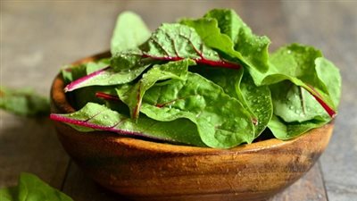 إليكِ فوائد أوراق السلق لإنقاص الوزن الزائد