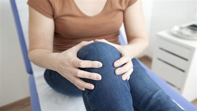 تعرفي على أعراض خشونة الركبة وأسبابها وطرق علاجها
