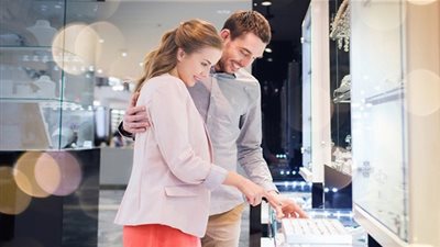 5 أخطاء ترتكبينها عند اختيار خاتم الخطوبة.. تجنبيها!