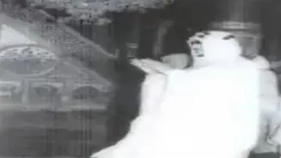 فيديو نادرللملك سعود بن عبدالعزيز يصلي إمام في المسجد النبوي