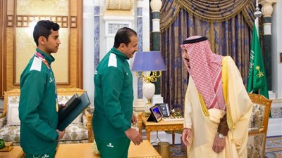 من يد الملك سلمان.. أوسمة للاعبي الأولمبياد العسيري والمعاوي والعثمان