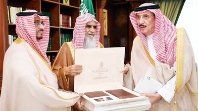 أمير جازان يشيد بدور 