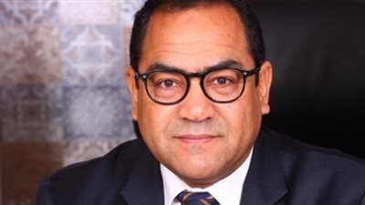 صالح الشيخ: تسليم نسخة اليكترونية محدثة من بيانات الموظفين إلي الوزارات