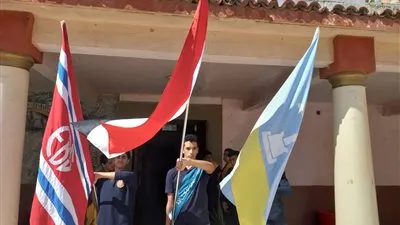 إحتفالا بيوم الشهيد.. علم مصر يُزيِّن سماء مدارس الإسكندرية (صور)