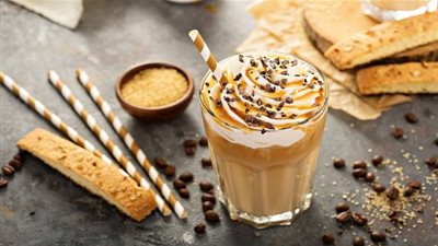 طريقة عمل مشروب لاتيه الكراميل الساخن