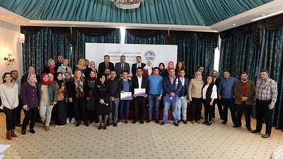 شعبة منتجي الأسمنت تحتفل بانتهاء الدورة التدريبية الأولي الصحفيين
