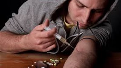 خبير أمني: معاقبة الموظف بالفصل حال إدمانه للمخدرات غير كافٍ