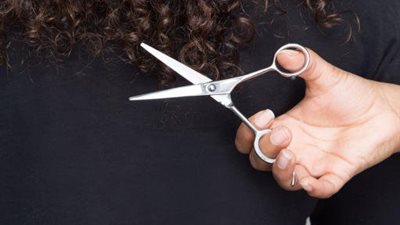 لصاحبات الشعر الكيرلي.. طرق يجب اتباعها يوميا 