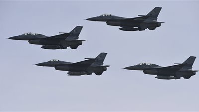 تقارير: باكستان تنشر سرب كامل من طائرات إف -16 على الحدود الهندية