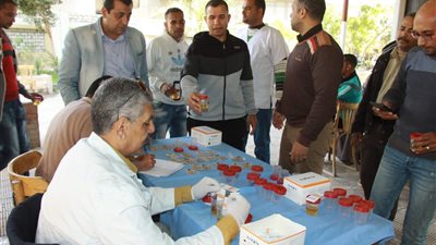 استمرار حملات الكشف عن المخدرات بين سائقي الحافلات المدرسية بالمنيا (صور)