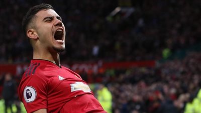 مانشستر يونايتد يجدد عقد نجمه المتألق